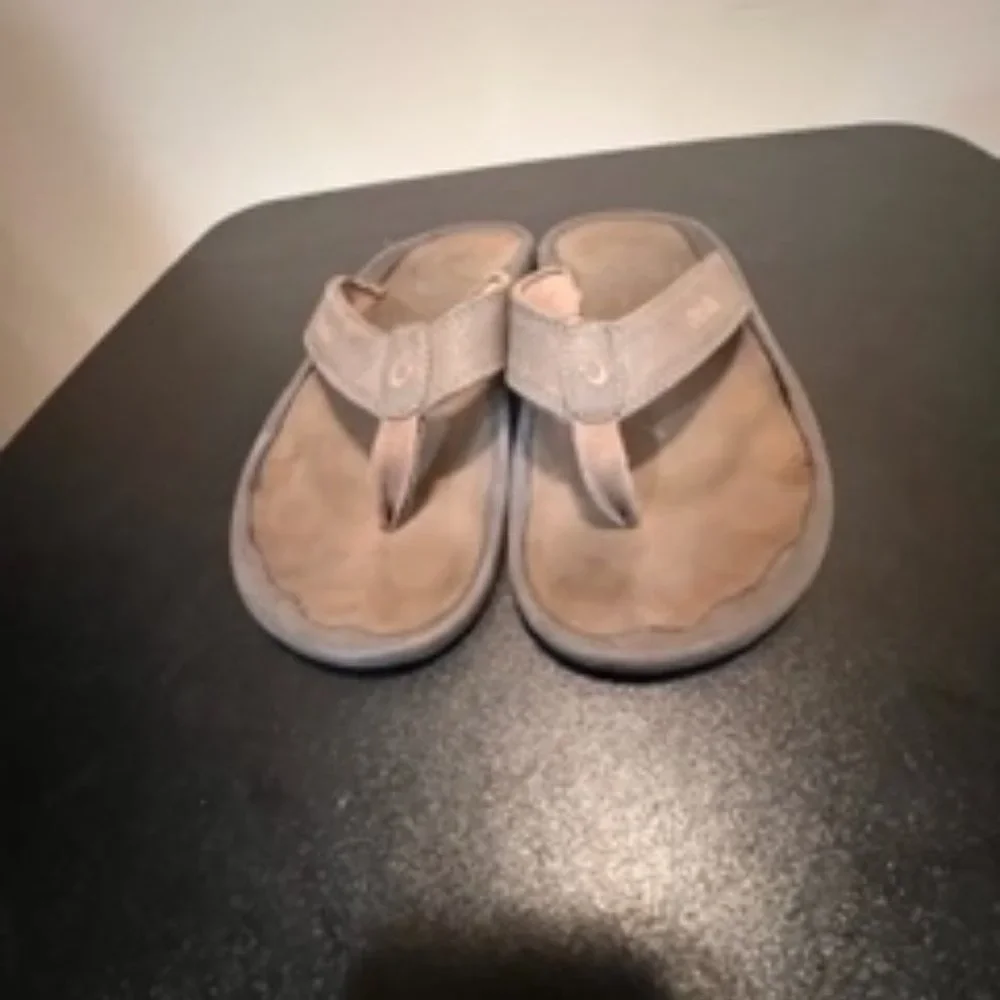 Olukai Ohana size 10 brown flipflop